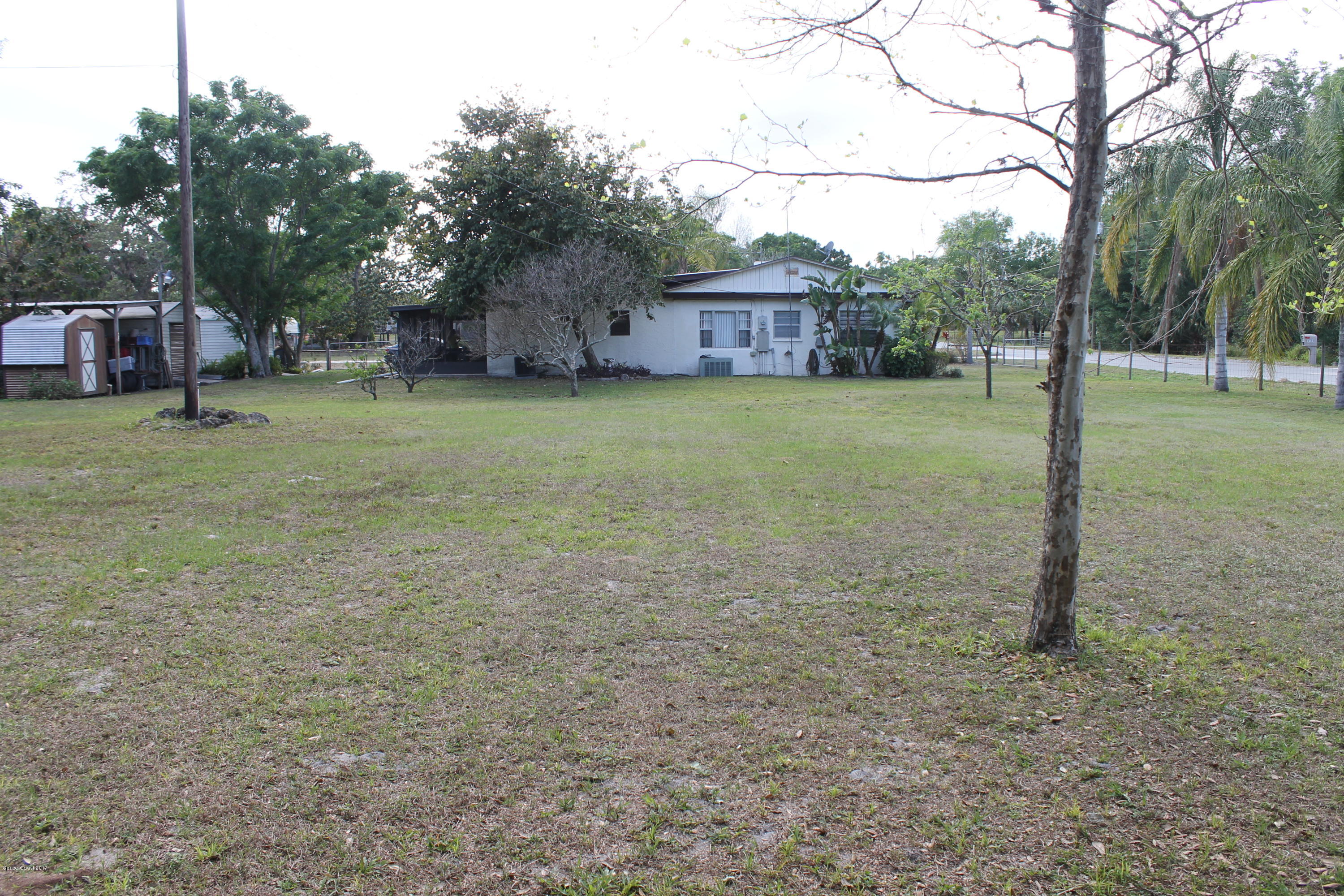 3575 Carter Road Mims, FL 32754 - Photo 21 of 30 Side yard