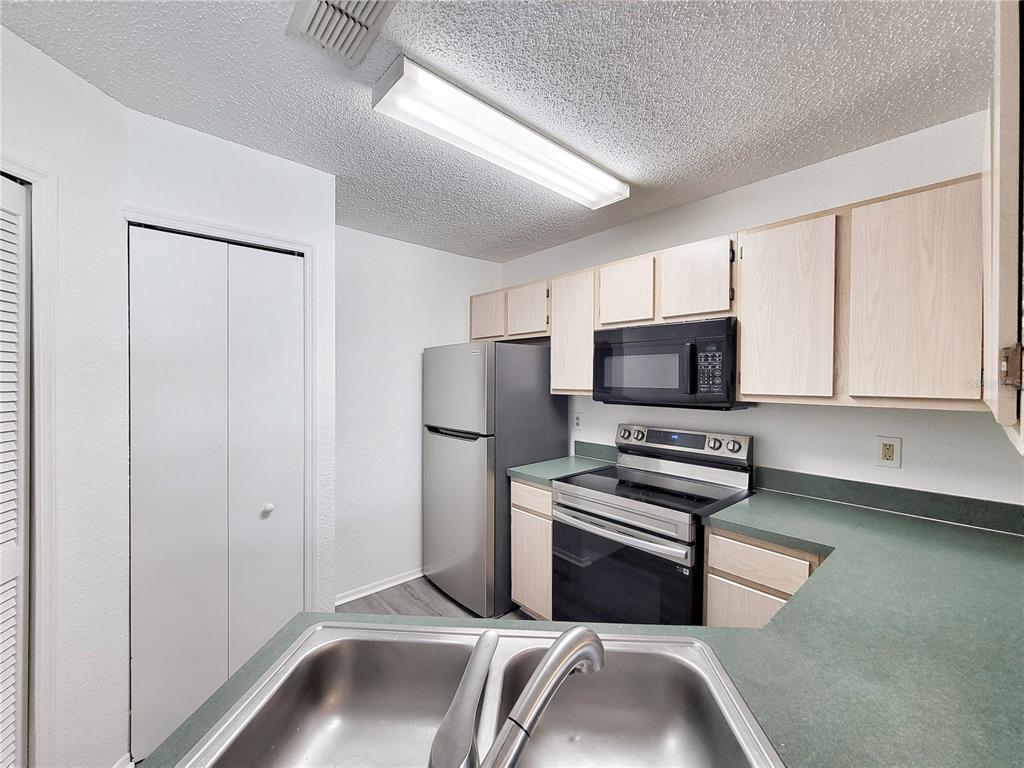 3705 Southwest 27th Street, Unit 818 Gainesville, FL 32608 - Photo 17 of 45