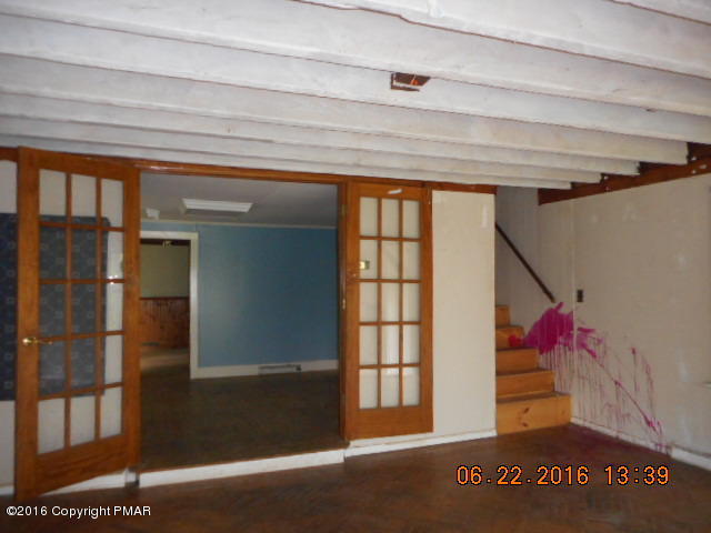 149 Hotel Road Hawley, PA 18428 - Photo 4 of 16 050