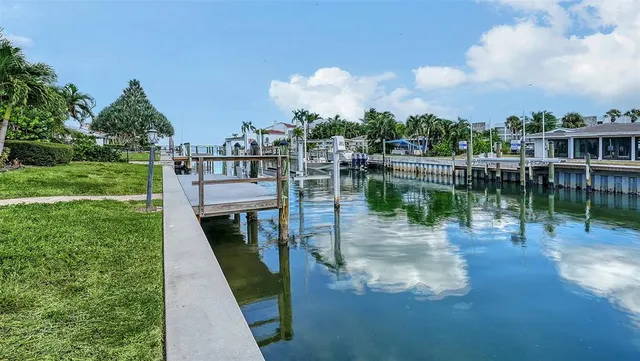 $1,899,000 | 524 Ketch Lane, Longboat Key, FL 34228