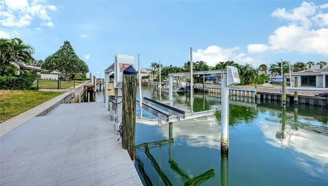 $1,899,000 | 524 Ketch Lane, Longboat Key, FL 34228