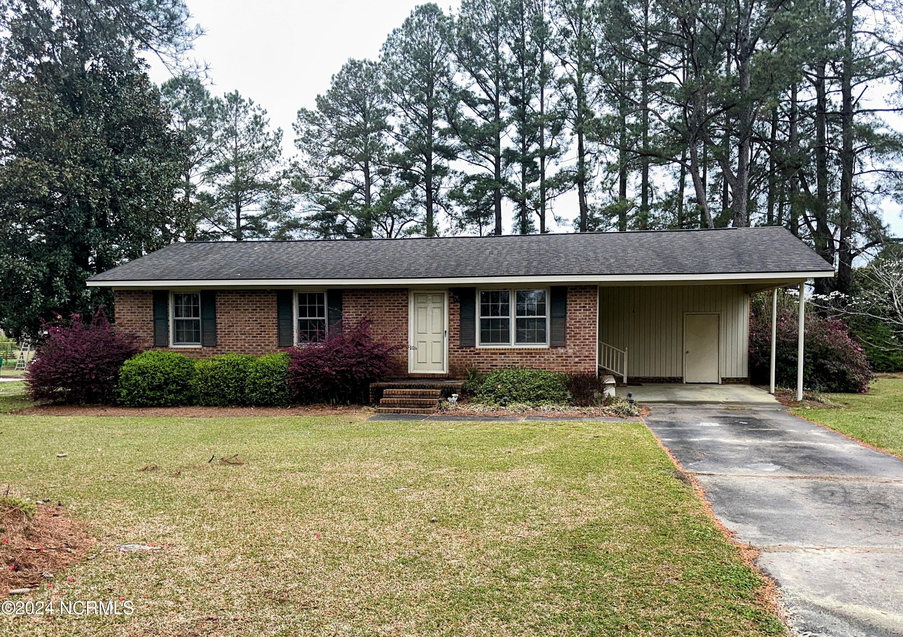 709 Oak Street Chadbourn, NC 28431 - Photo 1 of 17 Charming Brick Ranc