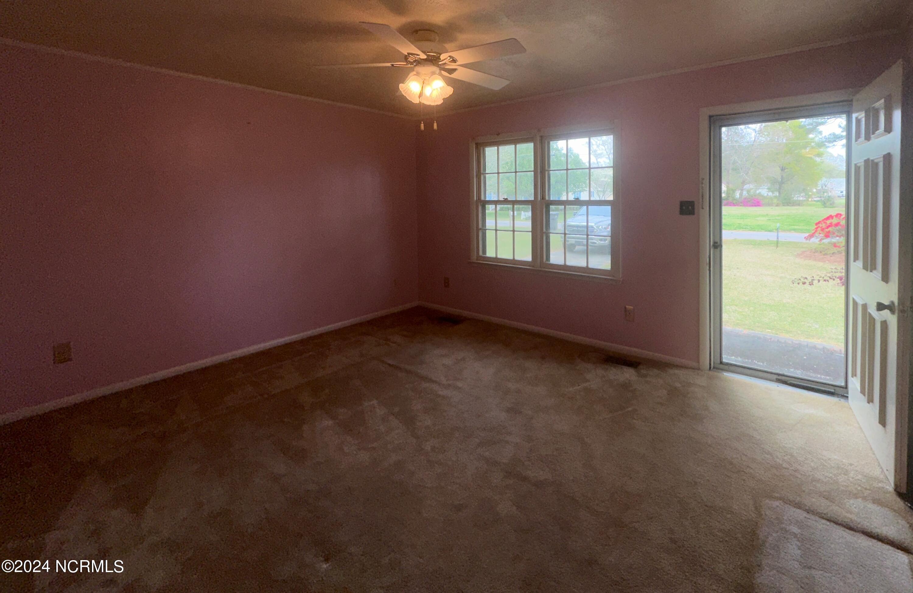 709 Oak Street Chadbourn, NC 28431 - Photo 3 of 17 Living Room