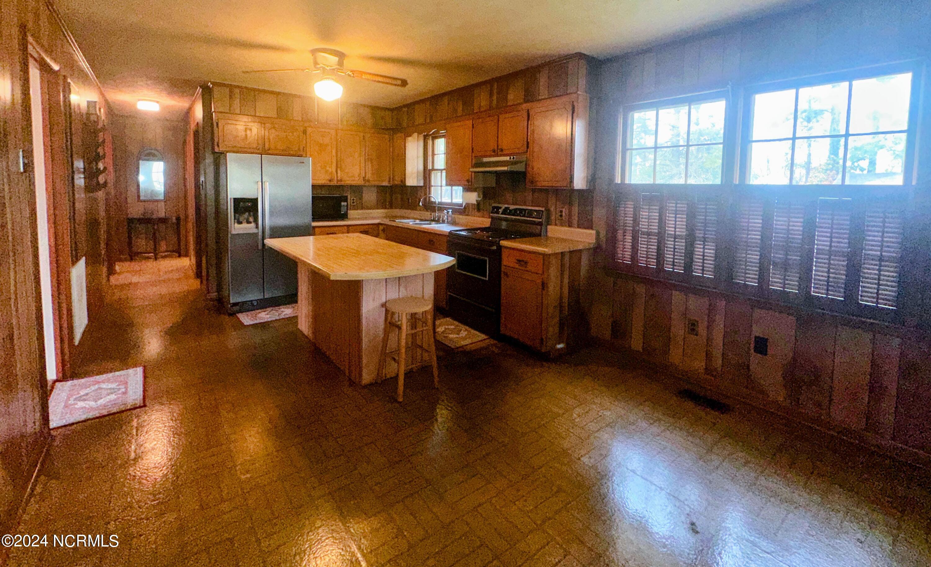 709 Oak Street Chadbourn, NC 28431 - Photo 5 of 17 Kitchen and Dining Area