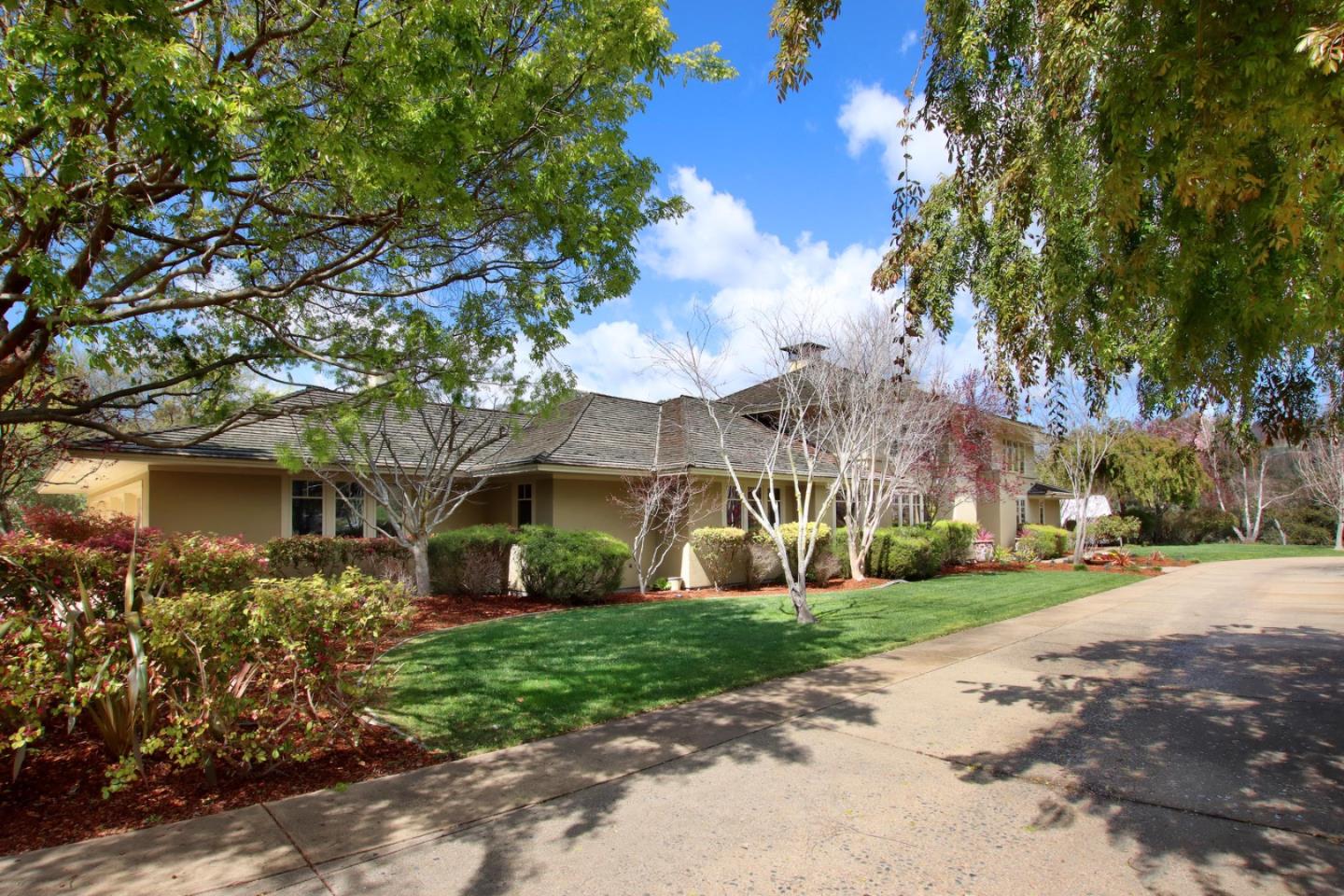 120 Edenvale Road Watsonville, CA 95076 - Photo 6 of 68 a front view of a house with garden