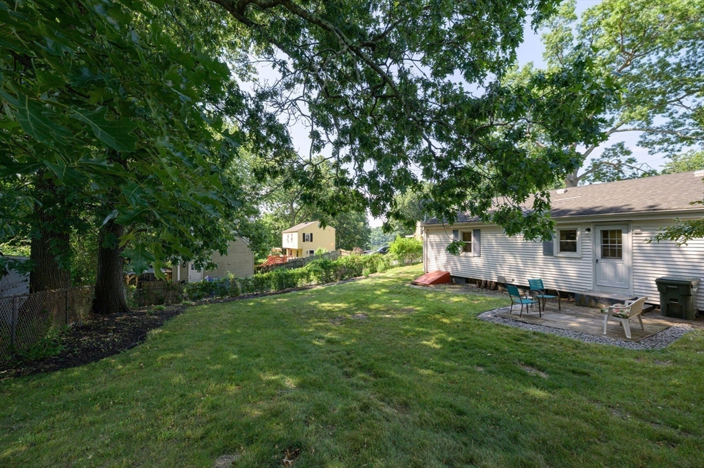 99 Lakevilla Avenue Springfield, MA 01109 - Photo 5 of 34