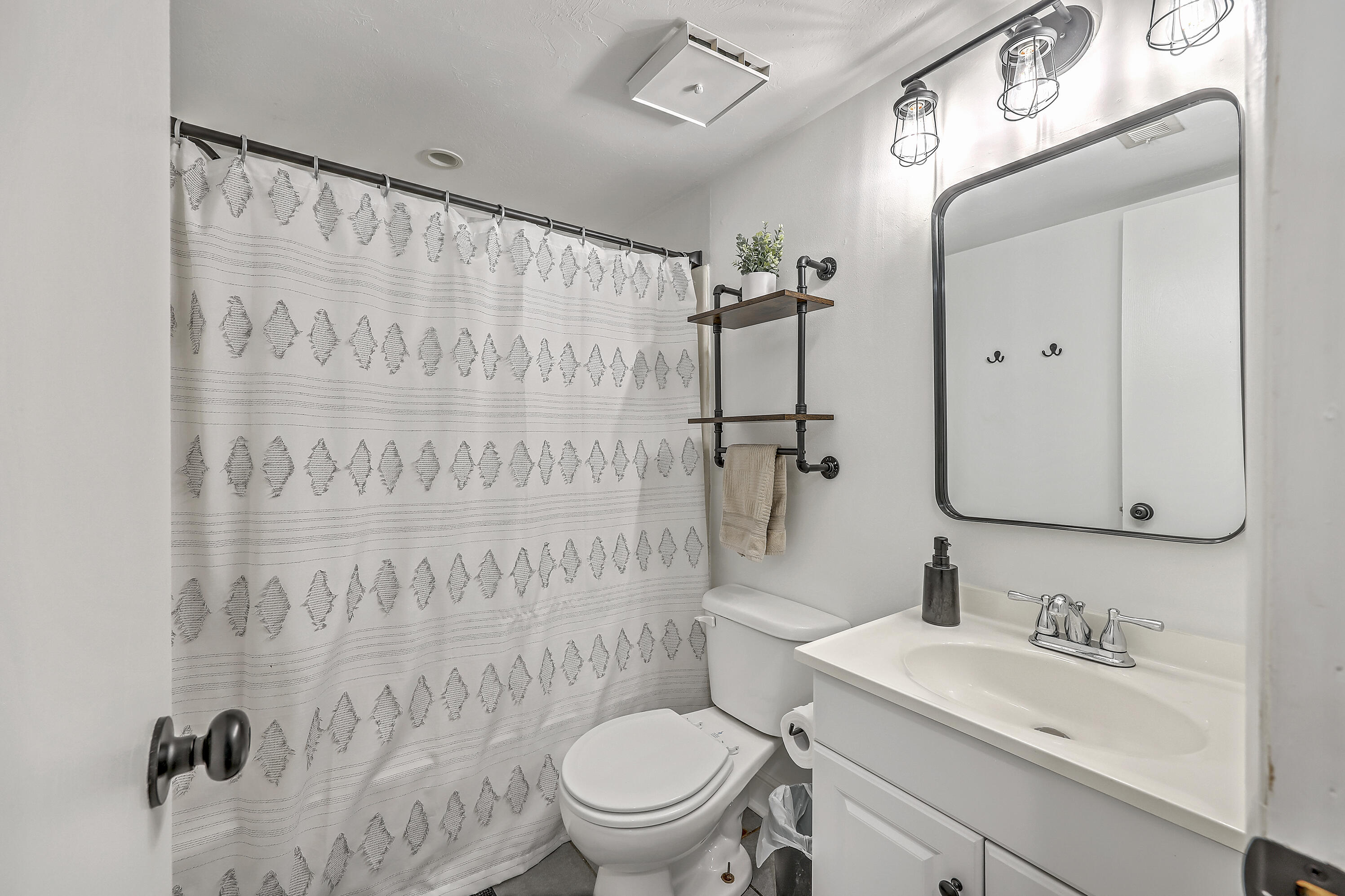 2174 Bees Ferry Road, Unit G Charleston, SC 29414 - Photo 19 of 27 Guest Bathroom