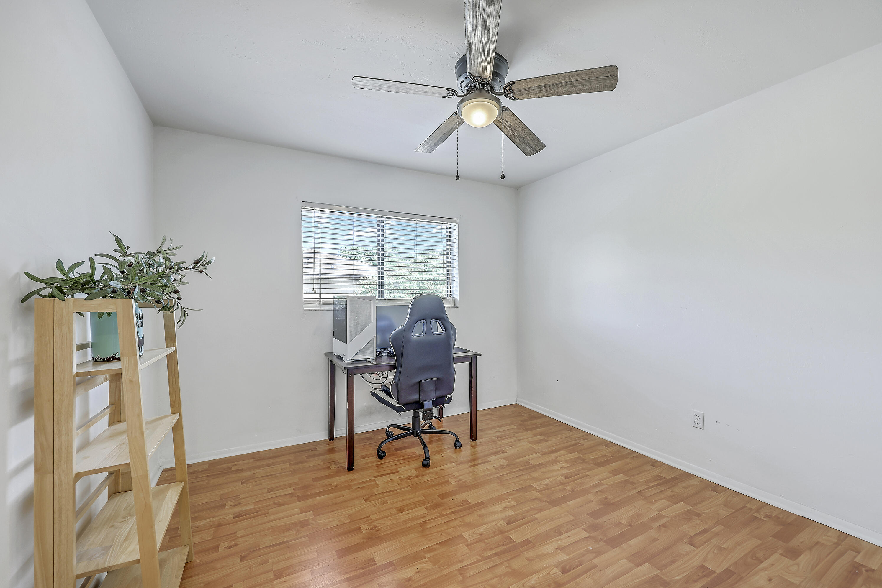 2174 Bees Ferry Road, Unit G Charleston, SC 29414 - Photo 20 of 27 Guest Room