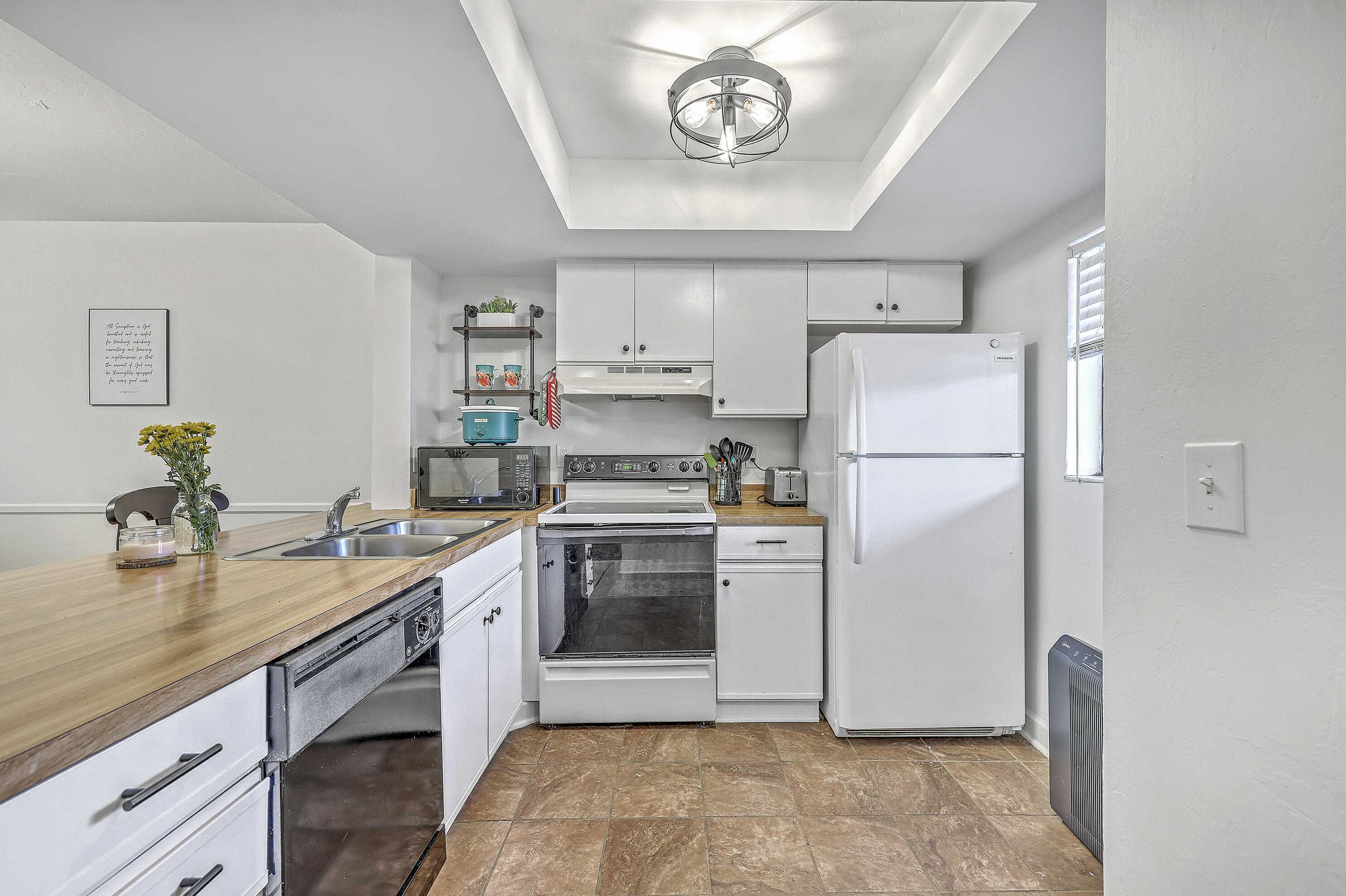 2174 Bees Ferry Road, Unit G Charleston, SC 29414 - Photo 6 of 27 Nice & Bright!