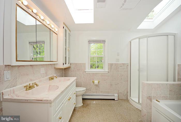 1111 Greenway Road Cockeysville, MD 21030 - Photo 13 of 19 Upper Level Bath