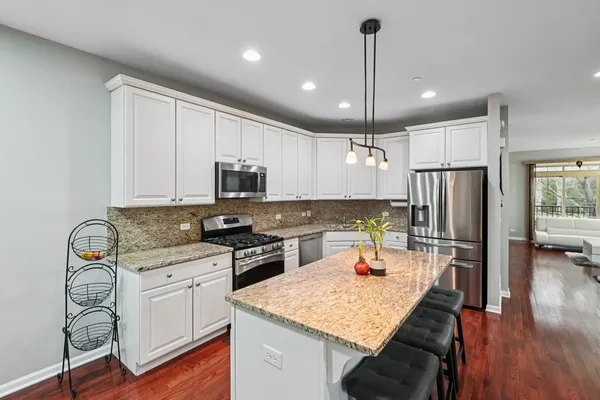 $569,900 | 2125 Apple Hill Lane, Buffalo Grove, IL 60089