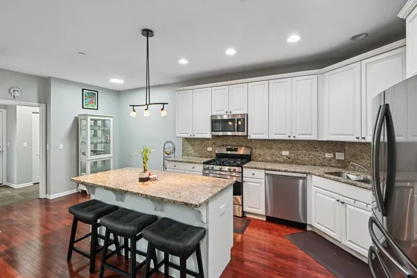 $569,900 | 2125 Apple Hill Lane, Buffalo Grove, IL 60089