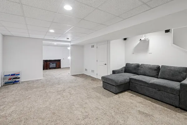 $569,900 | 2125 Apple Hill Lane, Buffalo Grove, IL 60089