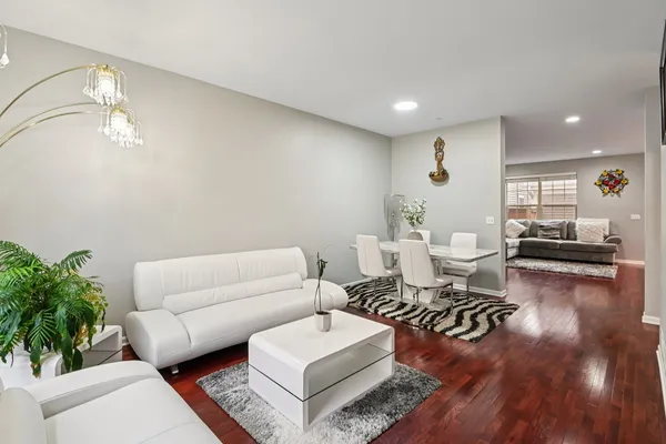 $569,900 | 2125 Apple Hill Lane, Buffalo Grove, IL 60089