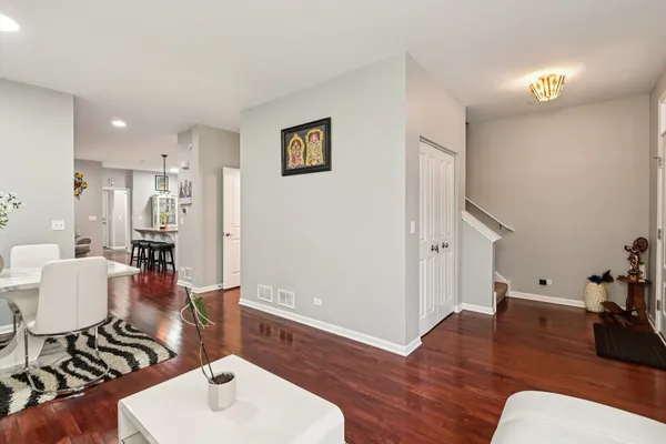 $569,900 | 2125 Apple Hill Lane, Buffalo Grove, IL 60089