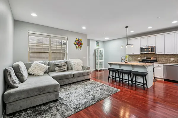 $569,900 | 2125 Apple Hill Lane, Buffalo Grove, IL 60089