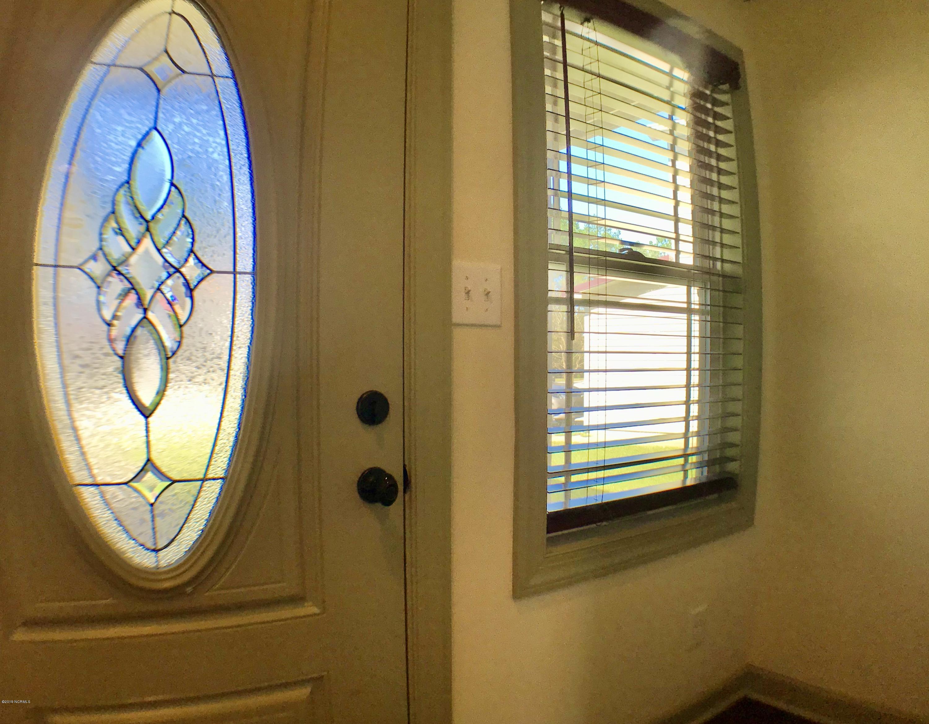 201 Kenan Loop Jacksonville, NC 28546 - Photo 3 of 28 Foyer