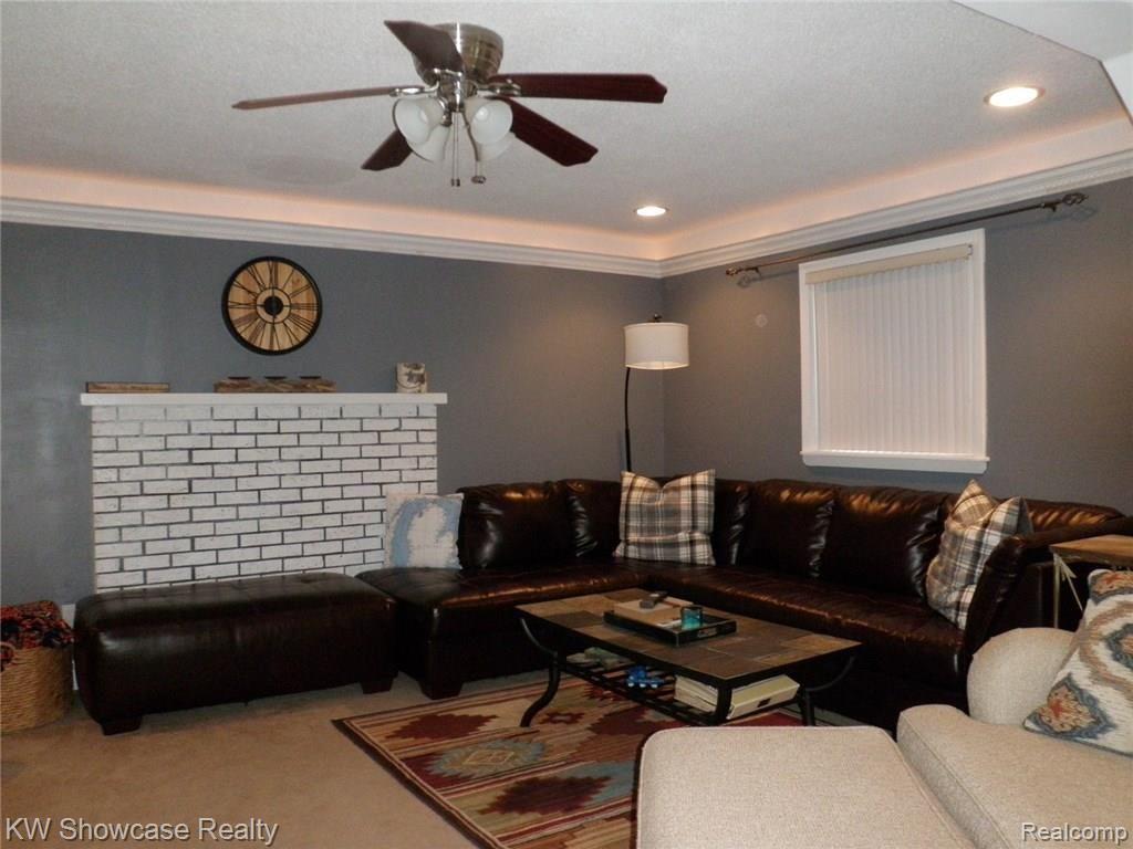 1971 Henbert Road West Bloomfield, MI 48324 - Photo 10 of 30 P1010011.JPG