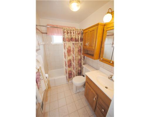 768 Lindsay Road Carnegie, PA 15106 - Photo 11 of 15 Full Bath.