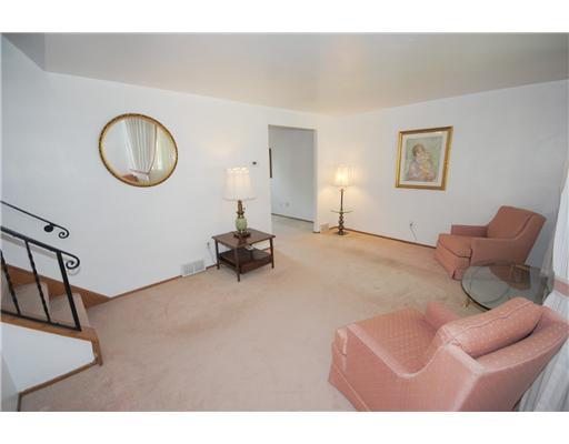 768 Lindsay Road Carnegie, PA 15106 - Photo 3 of 15 Living Room.