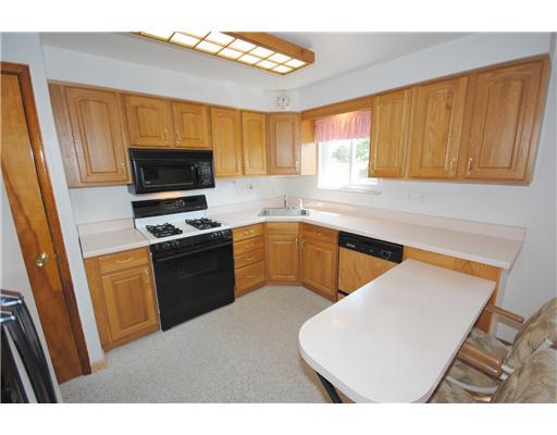 768 Lindsay Road Carnegie, PA 15106 - Photo 6 of 15 Kitchen.