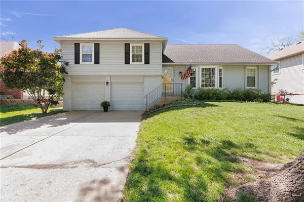$390,000 | 9912 Farley Lane, Overland Park, KS 66212