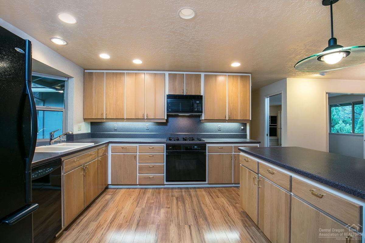 20360 Strawline Road Bend, OR 97702 - Photo 8 of 25 Additional Photo