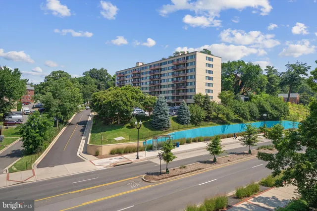 $2,950 | 5300 Columbia Pike, Unit 315, Arlington, VA 22204