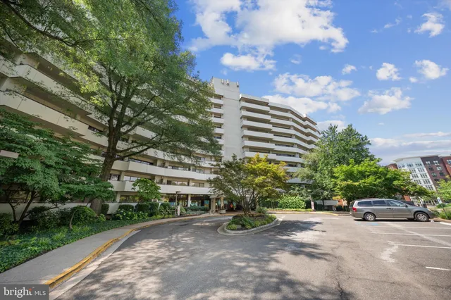 $2,950 | 5300 Columbia Pike, Unit 315, Arlington, VA 22204