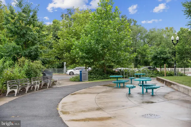 $2,950 | 5300 Columbia Pike, Unit 315, Arlington, VA 22204