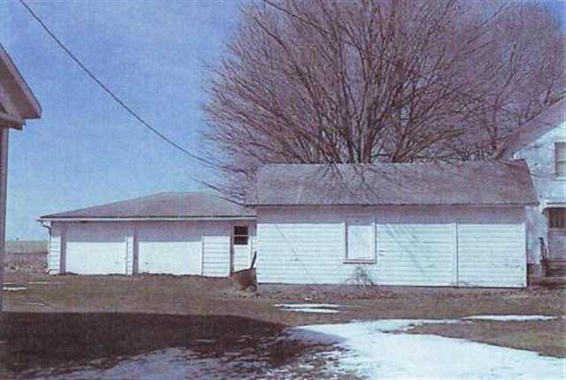 1503 East Lamm Road Freeport, IL 61032 - Photo 2 of 6 a view of a house with a street