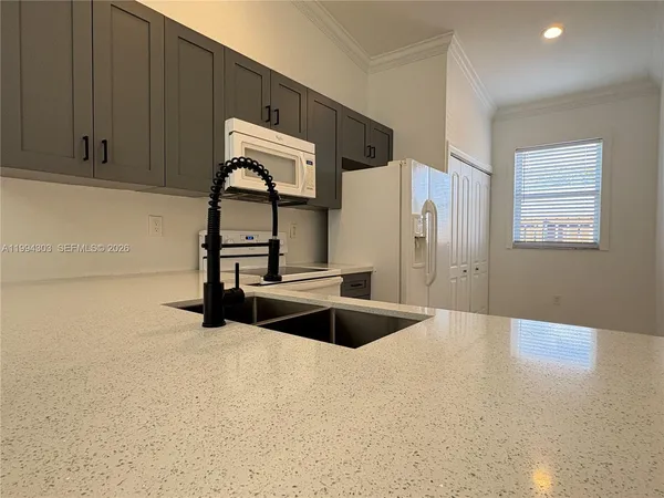 $2,800 | 6702 Northwest 190th Street, Unit 6702, Hialeah, FL 33015