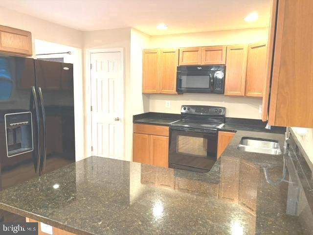 5870 Deer Ridge Lane Elkridge, MD 21075 - Photo 15 of 55 Kitchen, granite counters