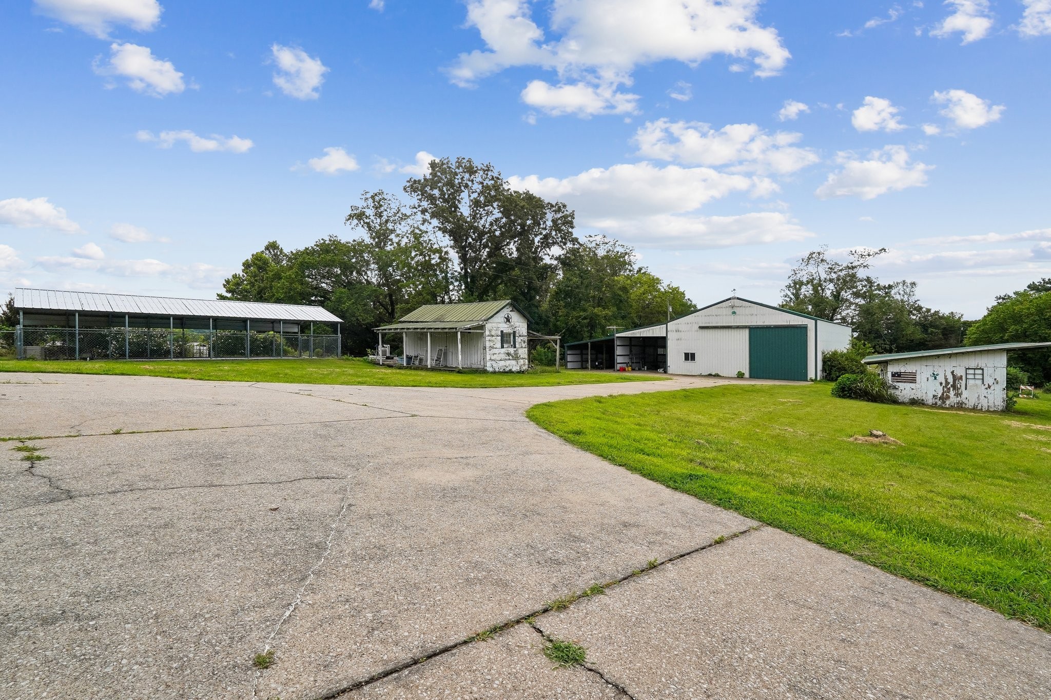 2165 Petty Road Charlotte, TN 37036 - Photo 17 of 75