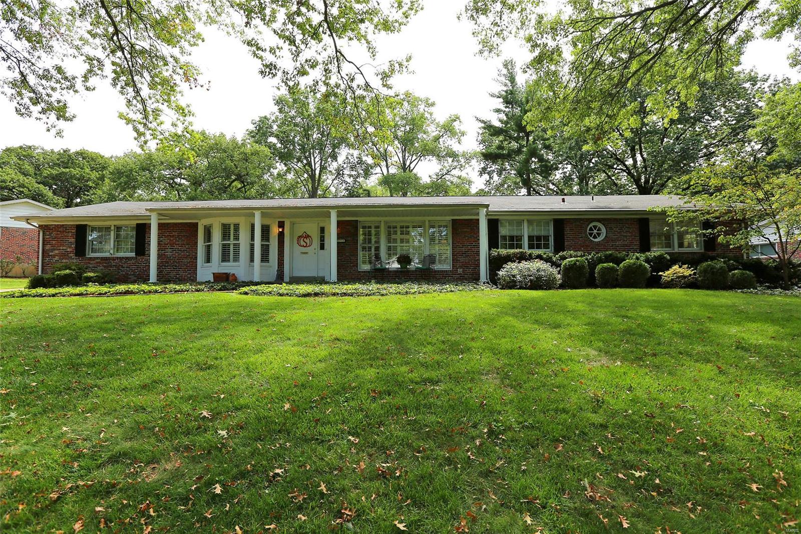 844 Rampart Drive St. Louis, MO 63122 - Photo 1 of 40 Gallery Image 1