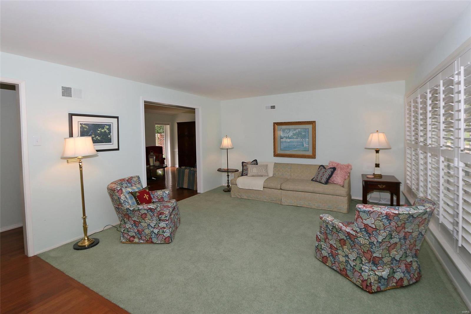 844 Rampart Drive St. Louis, MO 63122 - Photo 6 of 40 Gallery Image 6