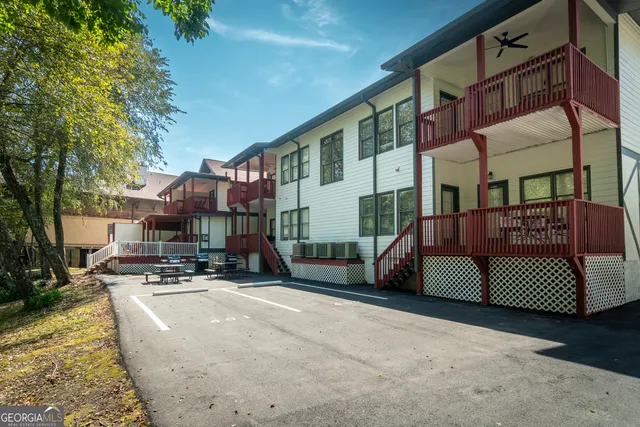 $1,900,000 | 892 Edelweiss Strasse, Helen, GA 30545