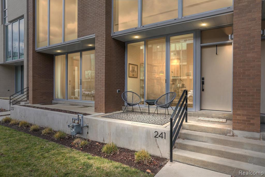 241 Alfred Street Detroit, MI 48201 - Photo 3 of 41