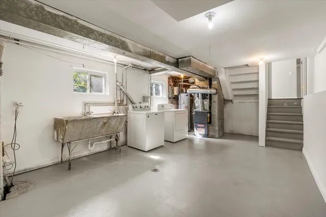 a view of room that has a empty space