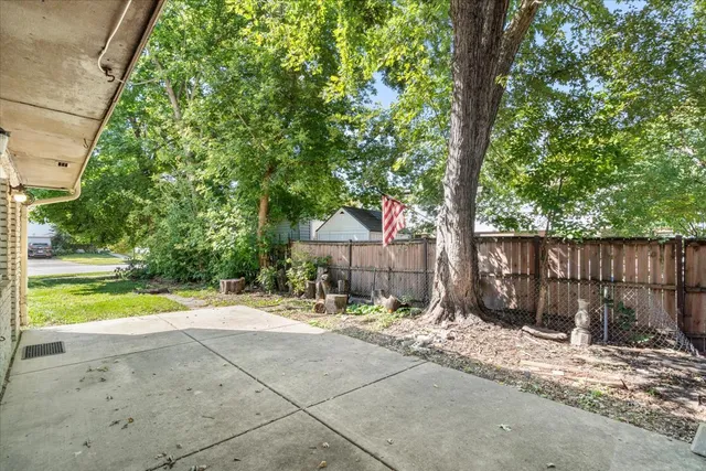 a view of a house with yard and tree s