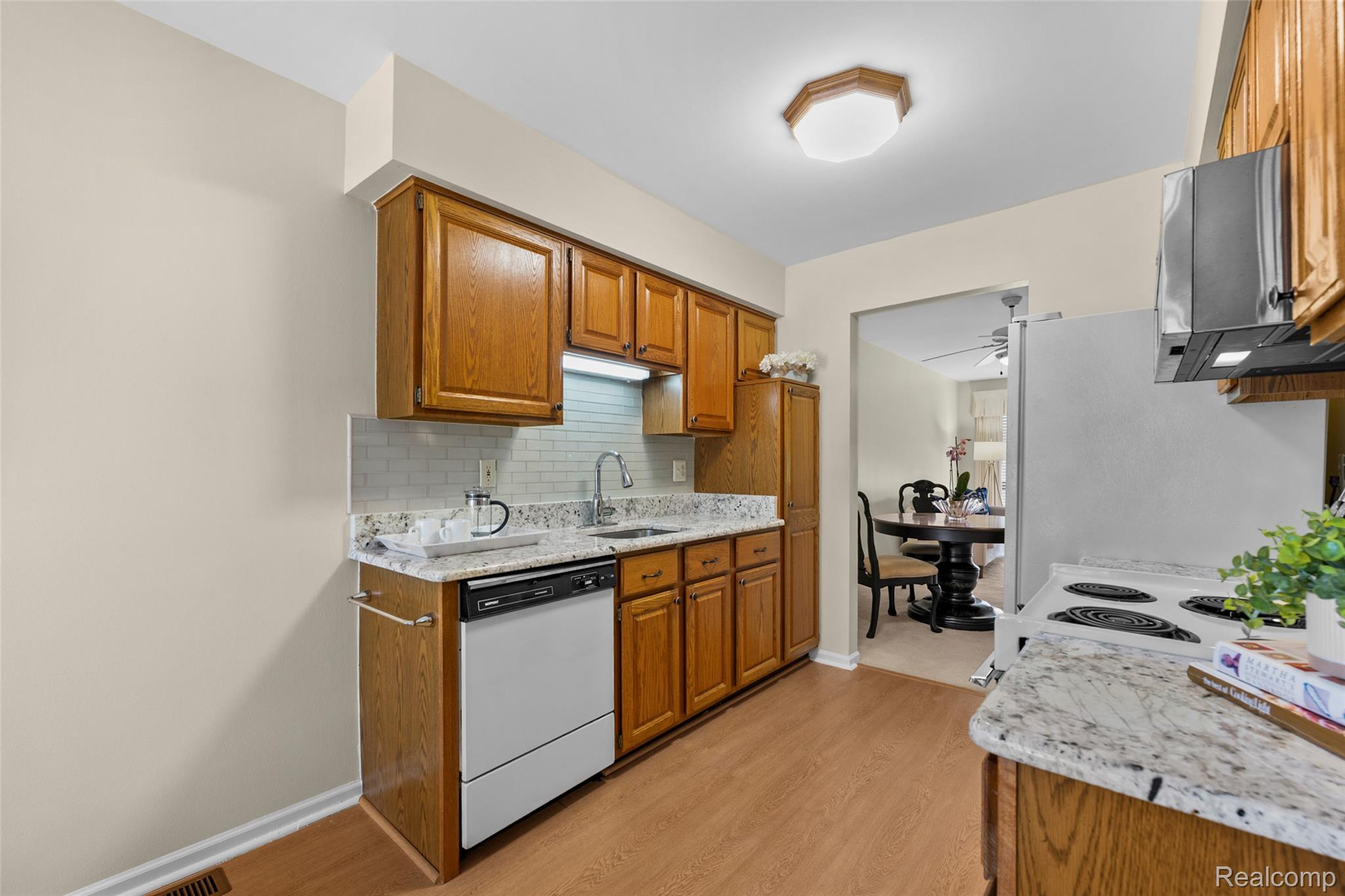 985 Wexford Way, Unit 34 Rochester, MI 48307 - Photo 13 of 31 985 Wexford Way_15.jpg