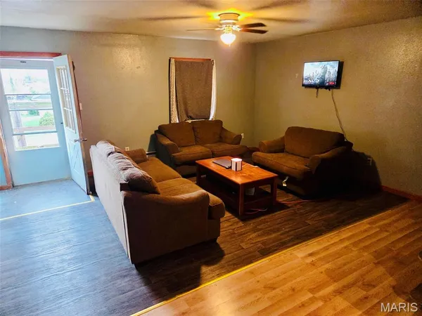 $249,900 | 402 Locust Street, Cuba, MO 65453