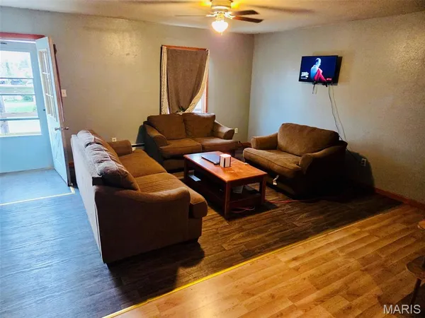 $249,900 | 402 Locust Street, Cuba, MO 65453