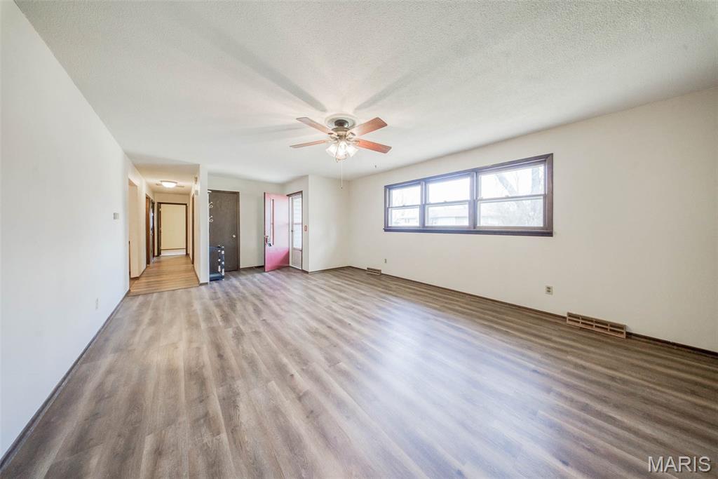 402 Locust Street Cuba, MO 65453 - Photo 5 of 68