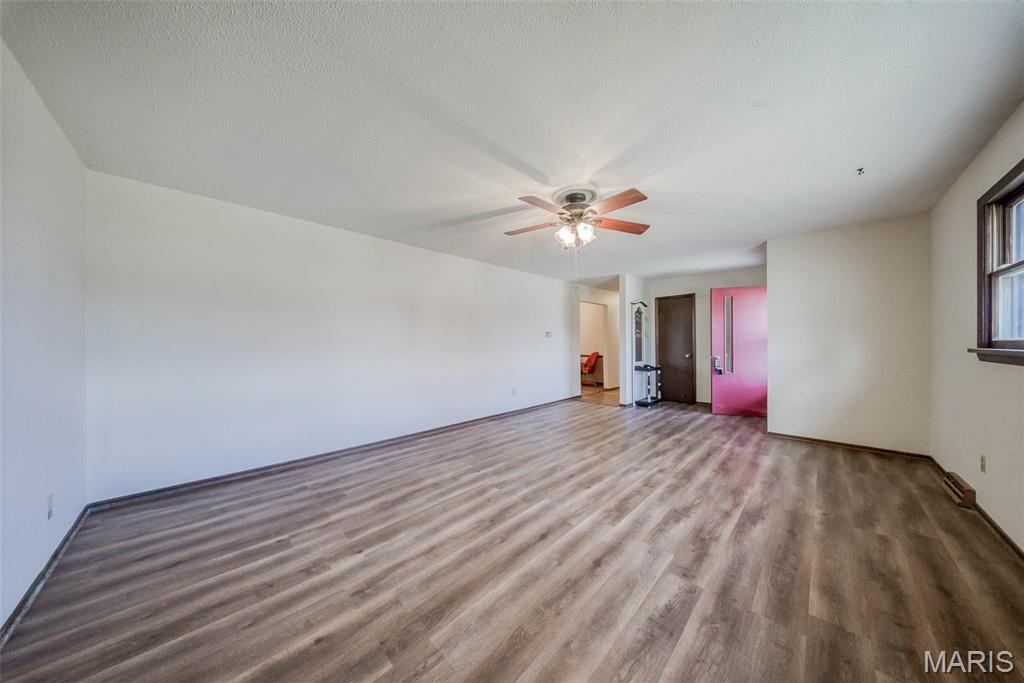 402 Locust Street Cuba, MO 65453 - Photo 6 of 68
