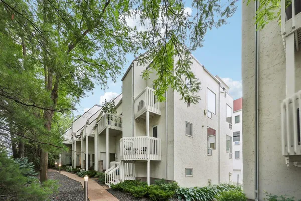 $200,000 | 3058 Lake Shore Drive, Unit A, Minneapolis, MN 55416