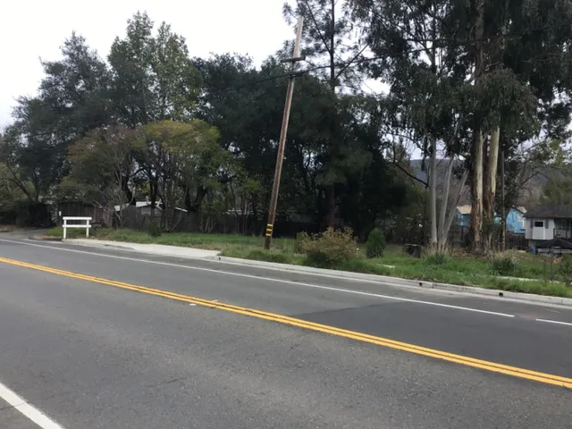 a view of a tennis court