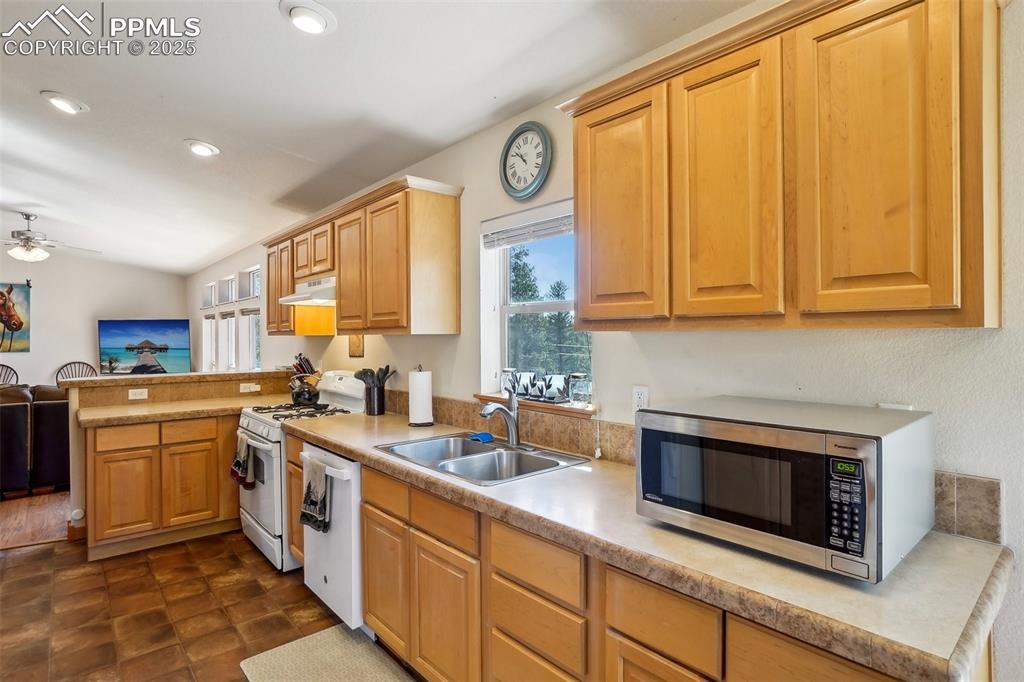 738 Rangeview Road Divide, CO 80814 - Photo 13 of 33