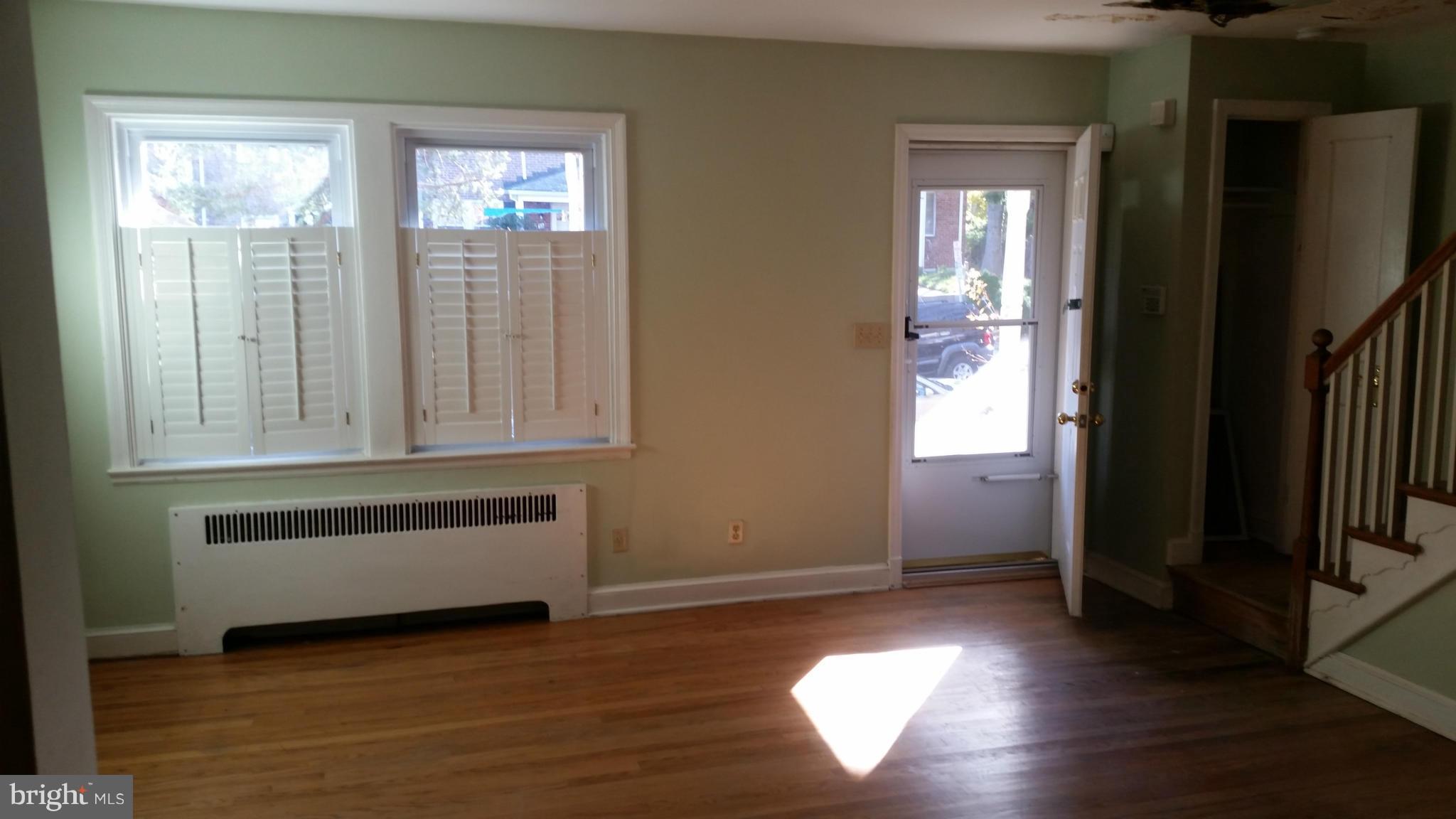 56 Burkleigh Road Baltimore, MD 21286 - Photo 3 of 18 Living Room