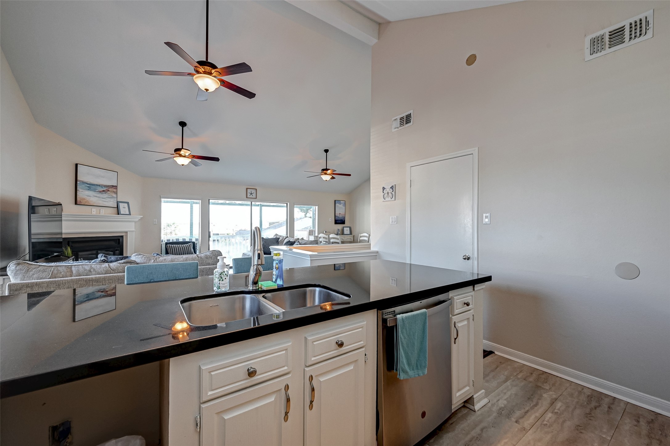 88 Lakeview Village Conroe, TX 77356 - Photo 13 of 32